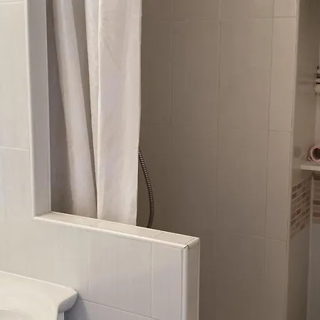 : Rez-de-jardin Proche Plage, Animaux Acceptes, Tv, Wi-fi Optionnel - Fr-1-487-331 Apartman *